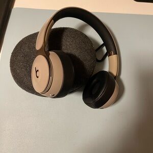 Beats Solo pro Wireless Headphones
